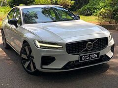 Volvo S60 S60 Recharge Plus, T8 AWD Plug-in hybrid, Electric/Petrol, Dark