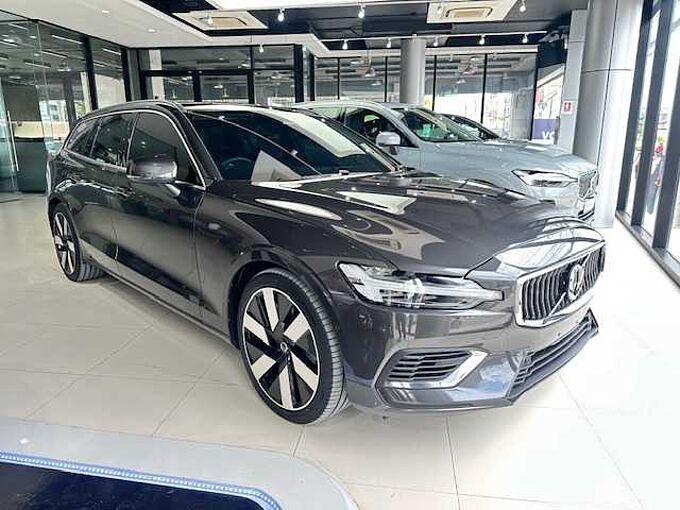 Volvo V60 Recharge Ultimate, T8 AWD ปลั๊กอินไฮบริด, ไฟฟ้า/เบนซิน, Bright