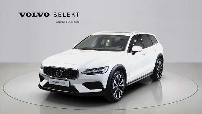 Volvo V60 Cross Country B5 Ultra bright