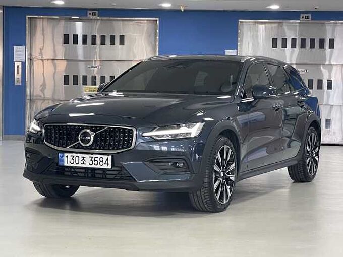 Volvo V60 Cross Country Ultimate, B5 AWD 마일드 하이브리드, 가솔린, 브라이트
