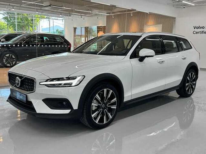 Volvo V60 Cross Country Ultra, B5 AWD 마일드 하이브리드, 가솔린, 브라이트
